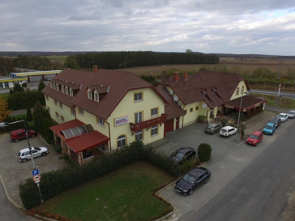 Patyi Étterem és Hotel Bögöte Exterior foto