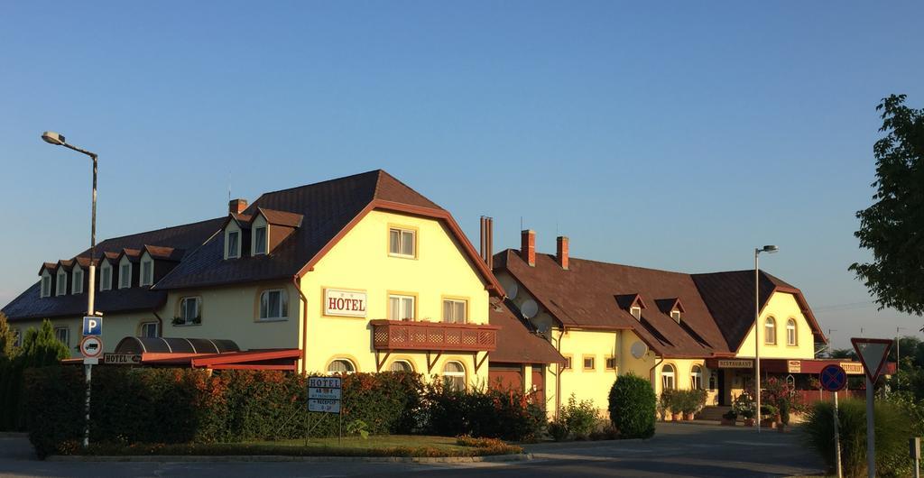 Patyi Étterem és Hotel Bögöte Exterior foto