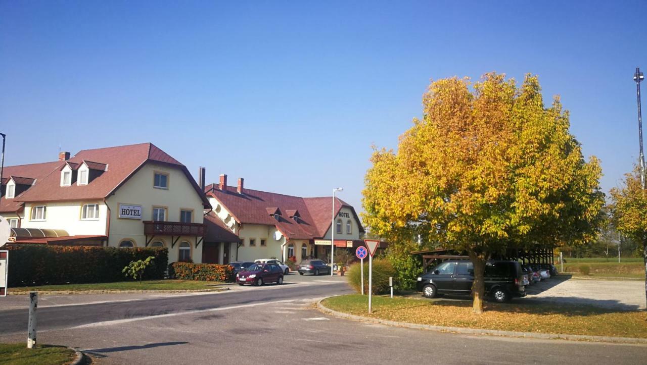 Patyi Étterem és Hotel Bögöte Exterior foto